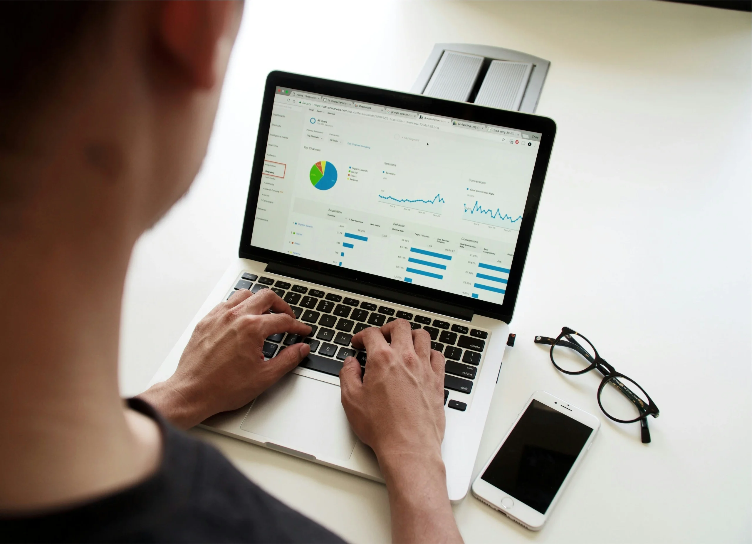 Representación de cómo ARG Marketing Consulting gestiona estrategias digitales